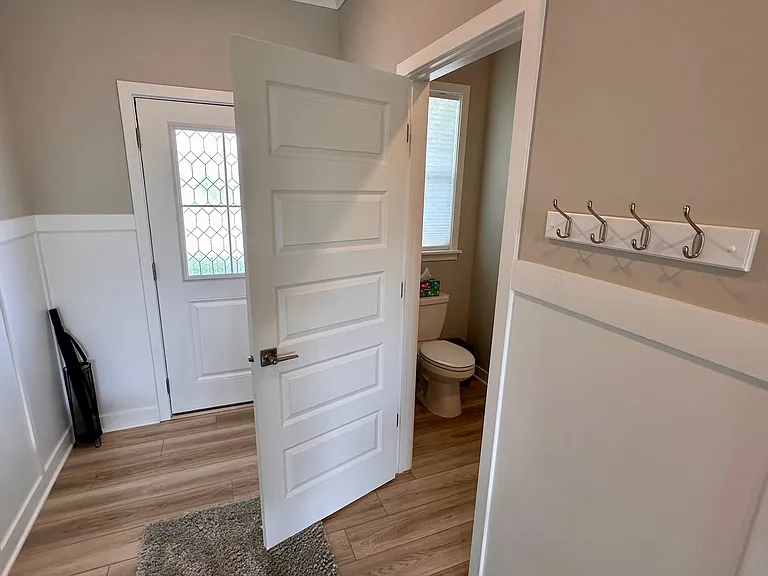 721 Scarsdale Ln — Photo 5