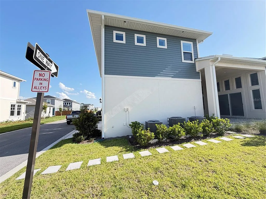 1 bed, 1.0 bath, 900 sqft, $1,750 — Photo 2