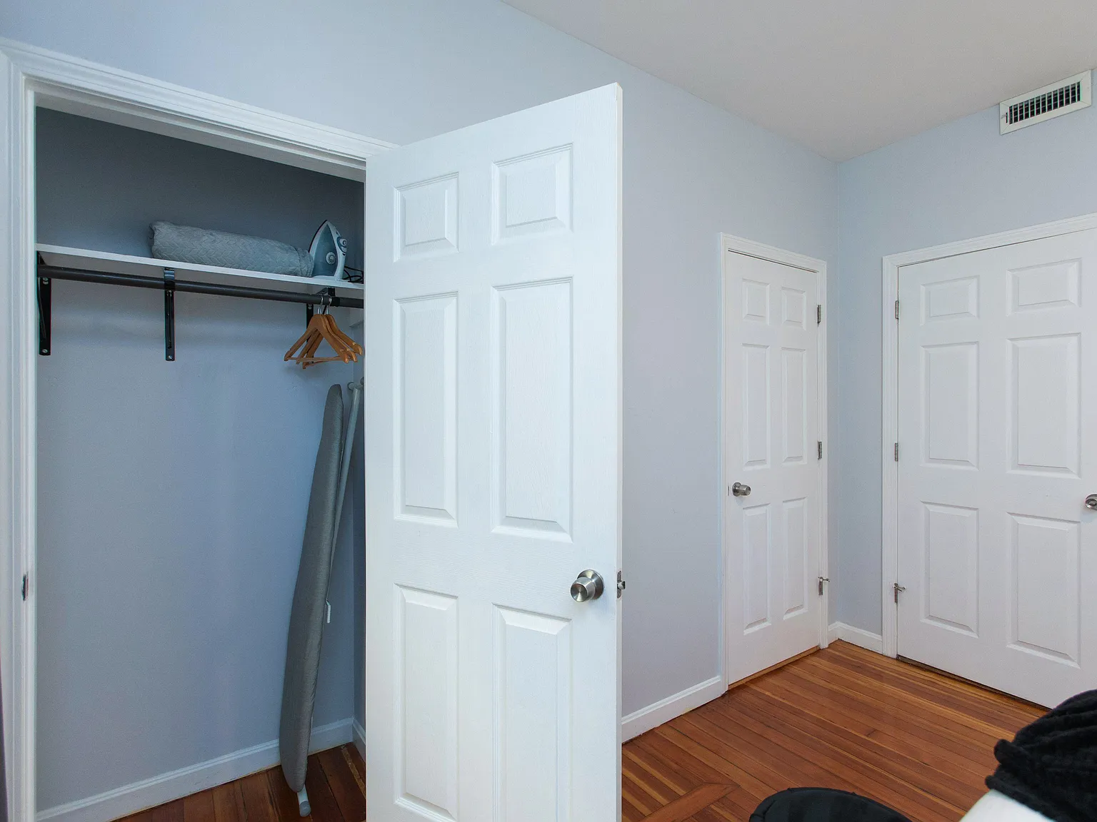 4 bed, 1.0 bath, 1403 sqft, $1,685 — Photo 2