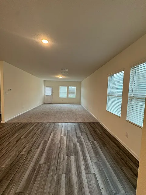 5 bed, 2609 sqft, $2,495 — Photo 2