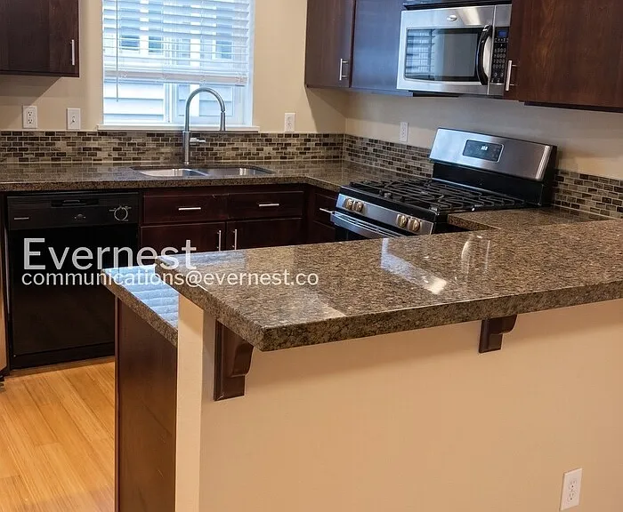 705 N 94th St #B — Photo 1