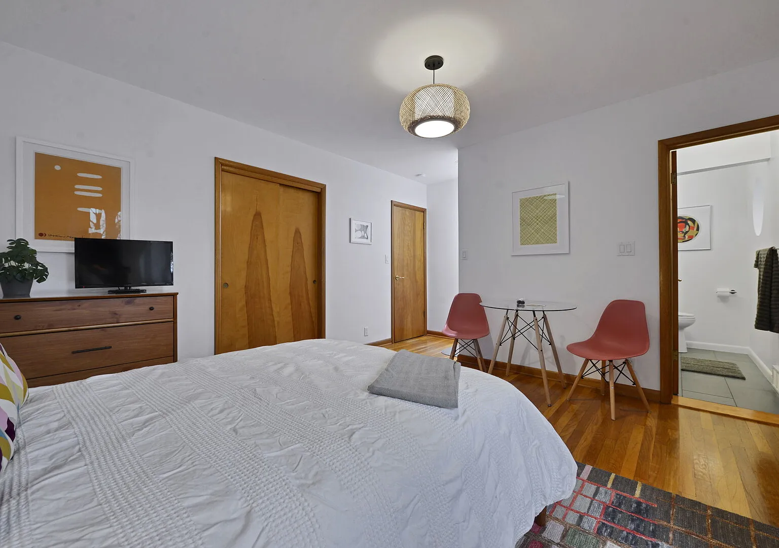 Near OSU, Hospitals & Downtown | Private Studio with Private Entrance — Photo 2