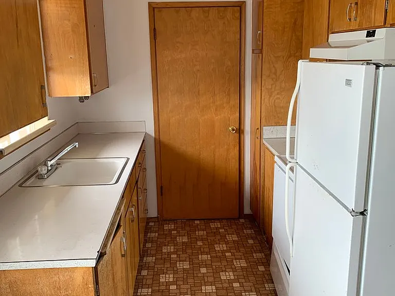 3821 S Thompson Ave — Photo 3