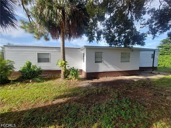 8386 Tolles Dr, North Fort Myers, FL 33917