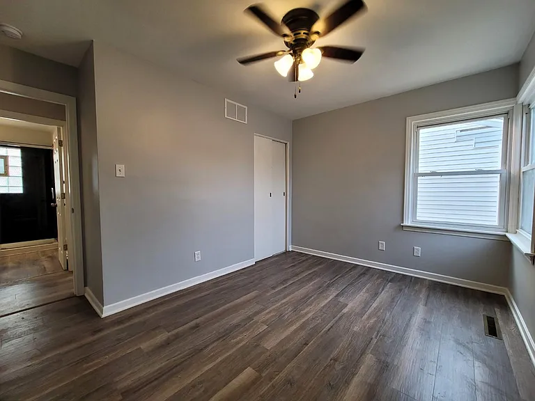 2716 White Oak Ave — Photo 9
