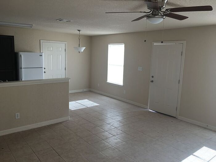 2nd image of 118 Carranza St