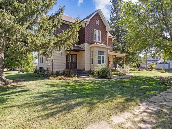 910 Meridian St, Tipton, IA 52772