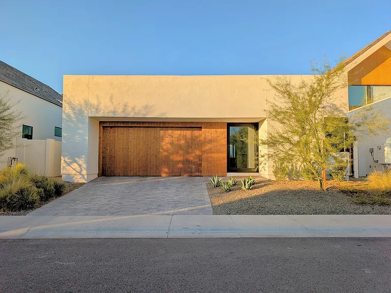1730 E Winchcomb Dr — Photo 10