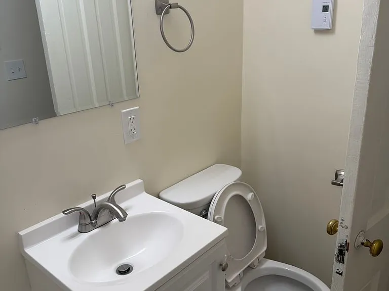 2228 W Allen St — Photo 13