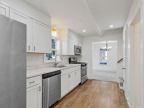 2nd image of 15 14th St NE