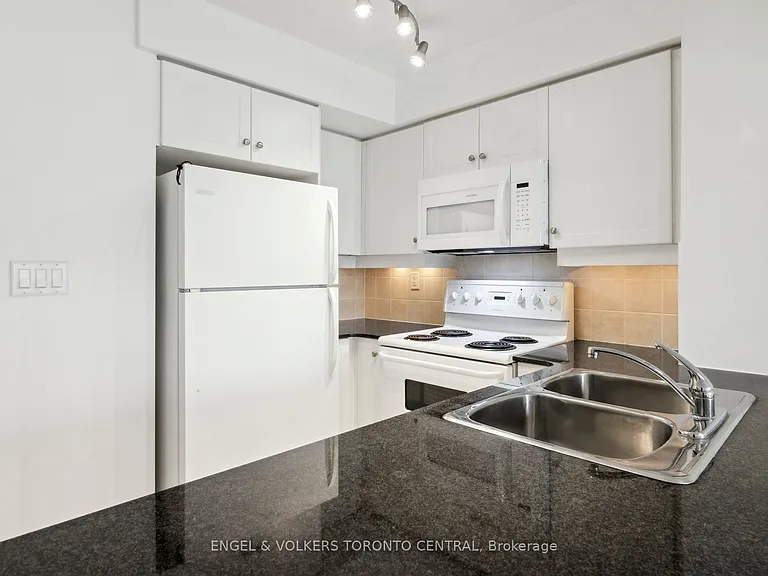 19 Barberry Pl #711 — Photo 20