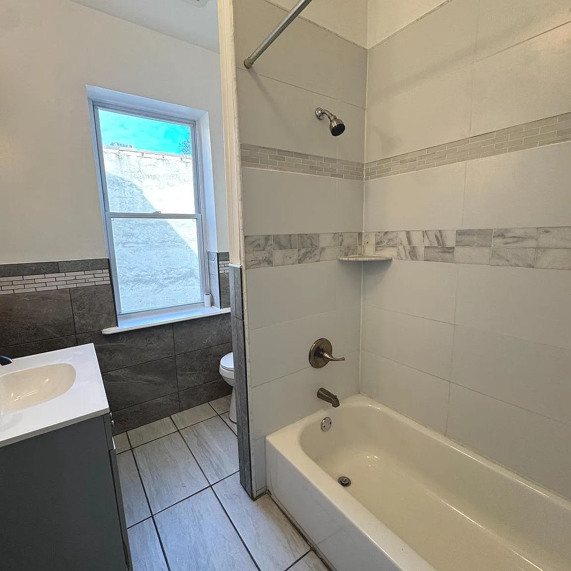 4 bed, 1.5 bath, 2506 sqft, $1,700 — Photo 3
