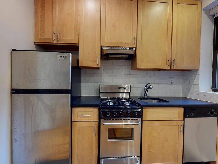 417 E 65th St #17 — Photo 5