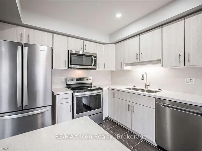 135 Acacia Rd — Photo 32