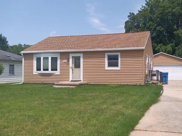 914 Clark STREET, Watertown, WI 53094