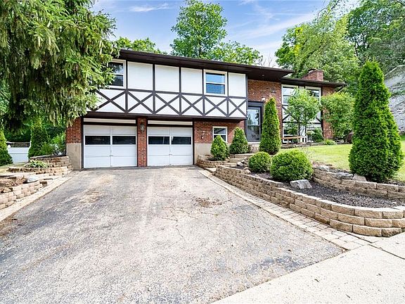 2nd image of 424 Lincoln Green Dr