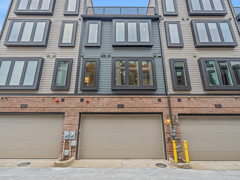607 Slade Ct — Photo 15