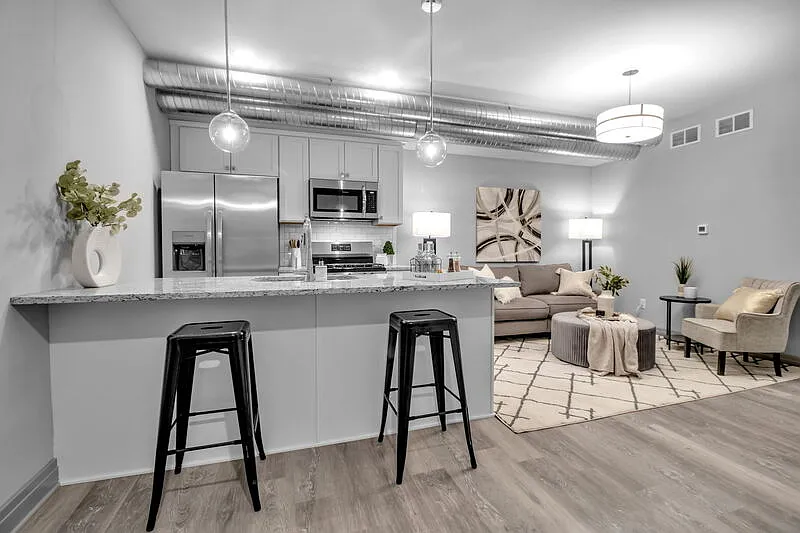 1 bed, 1.0 bath, 780 sqft, $1,300 — Photo 3