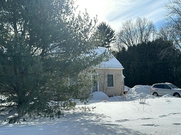 3rd image of 900 Snake Hill Rd