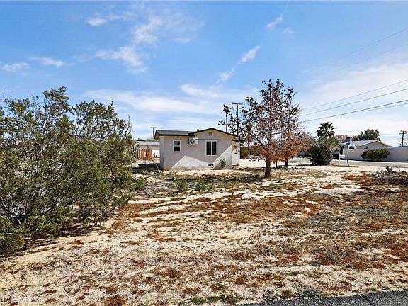 3rd image of 73562 Desert Trail Dr