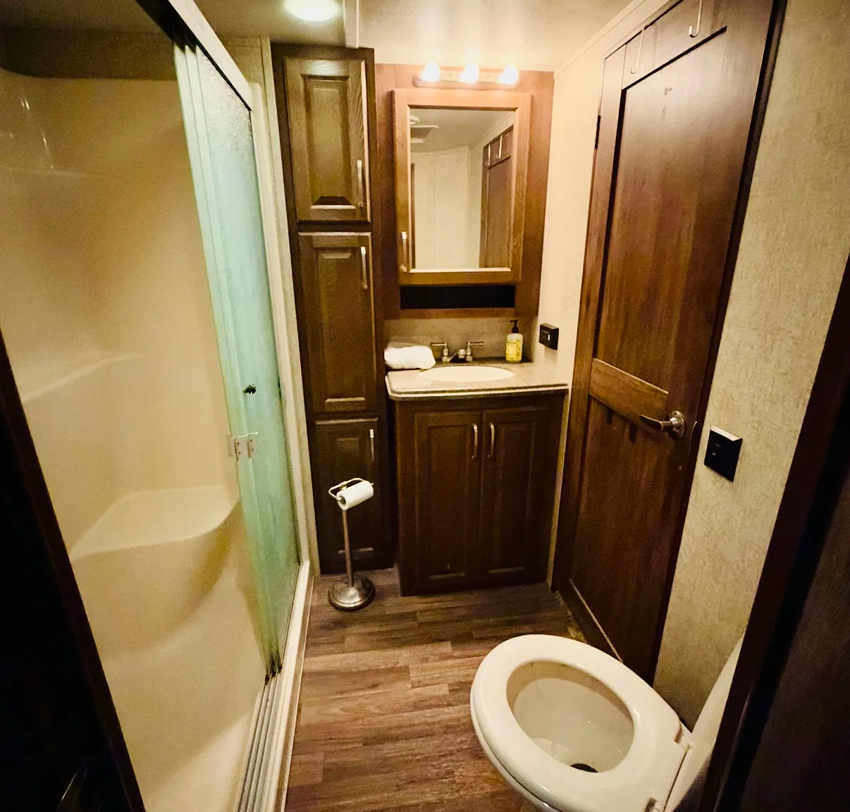 2 bed, 300 sqft, $1,200 — Photo 4