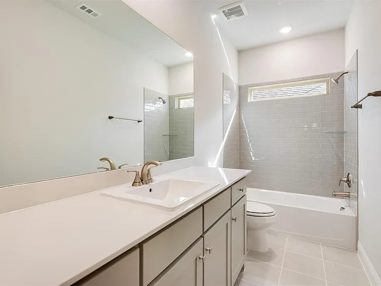 7009 Sunset Blvd — Photo 24