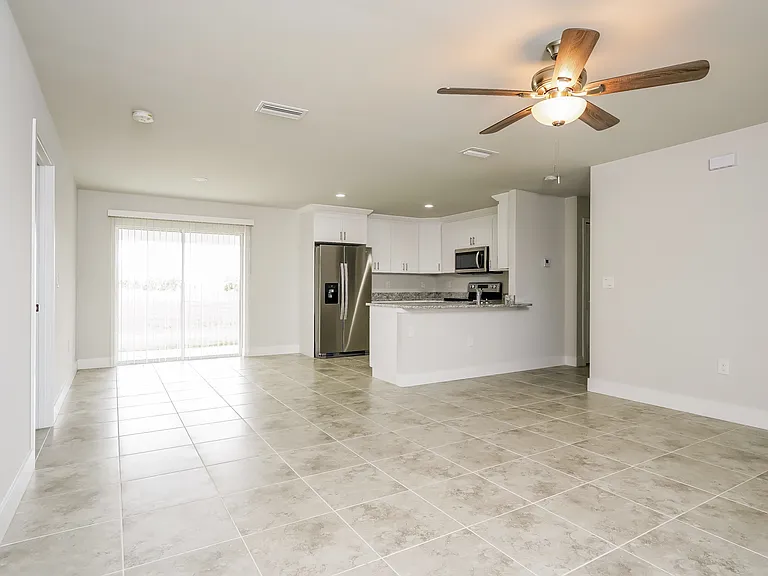 1037 Kimberly Ave — Photo 5