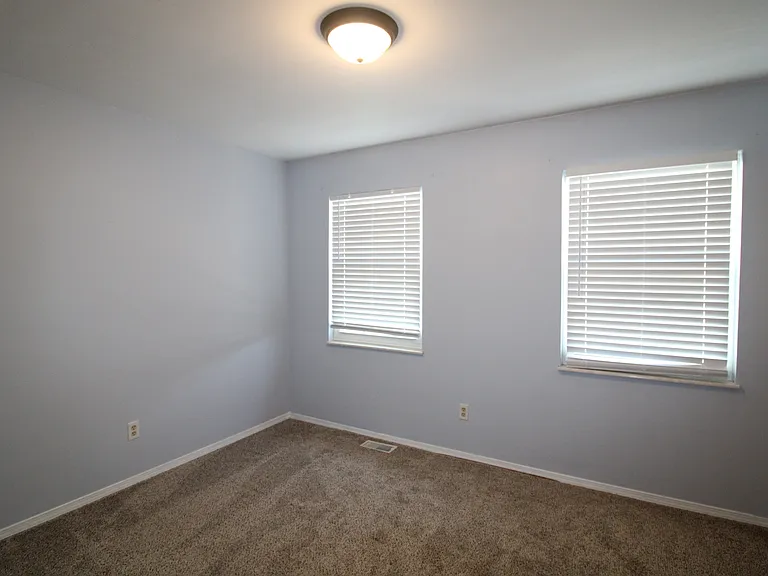 912 Oakwood Farms Ln — Photo 32