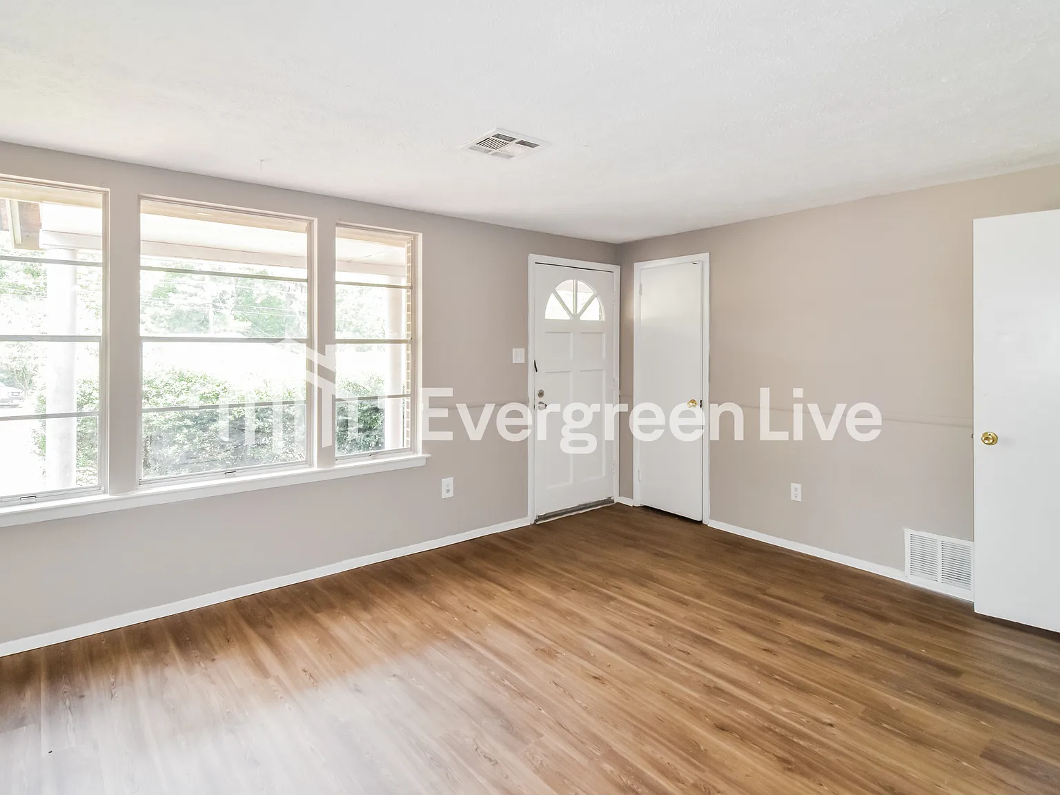 3 bed, 1.0 bath, 1535 sqft, $1,295 — Photo 4