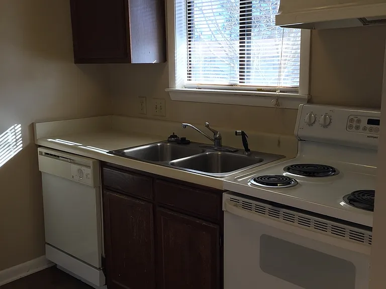 180 Driftwood Ln — Photo 4