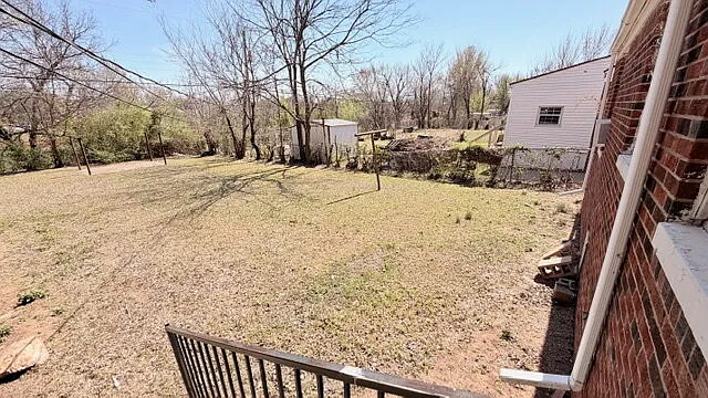 2132 Miramar Blvd — Photo 11