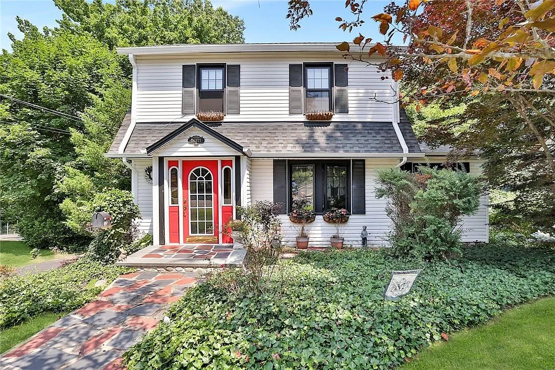 30 Mountainview Avenue photo 1