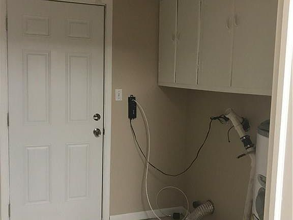 3rd image of 120 Maxwell Ln