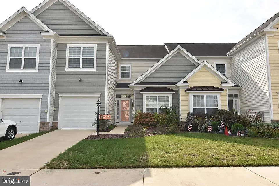 4 bed, 2.5 bath, 2350 sqft, $2,750 — Photo 2