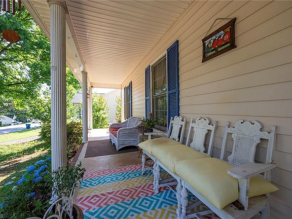 4th image of 460 Mountview Dr