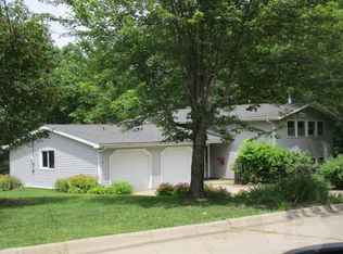 1105 E Hempstead Ave, Fairfield, IA 52556