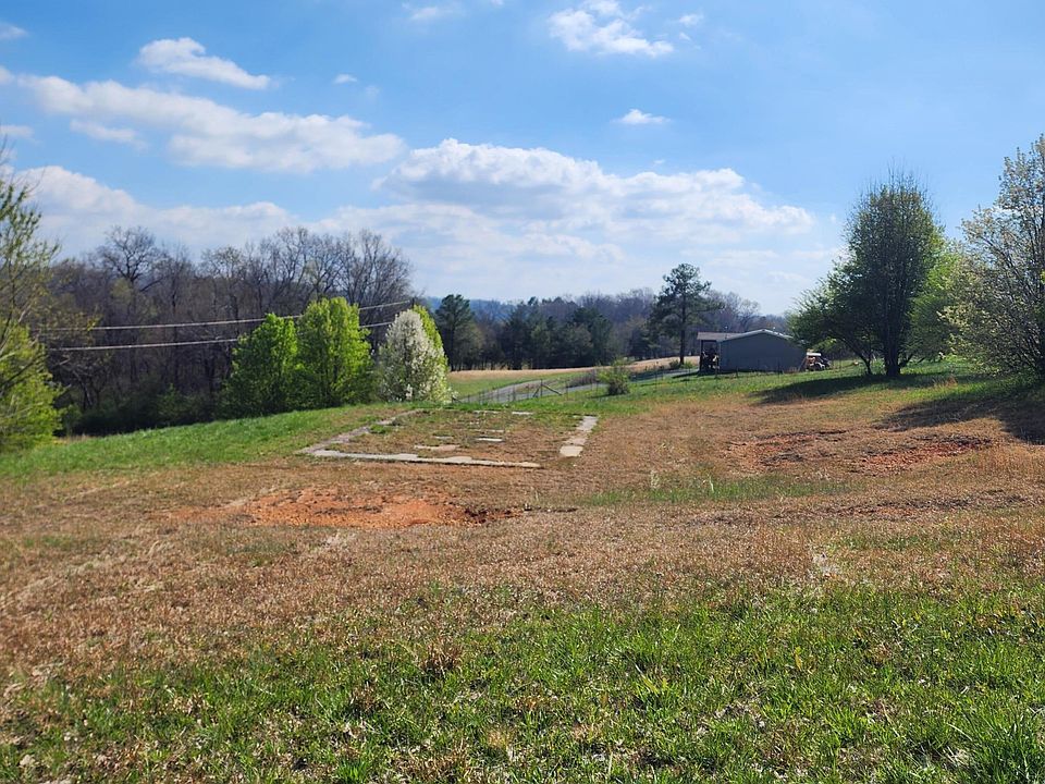 1st image of 607 Pond Hill Rd #&-4