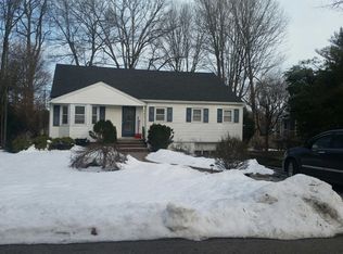 985 Crystal Lake Ter, Franklin Lakes, NJ 07417