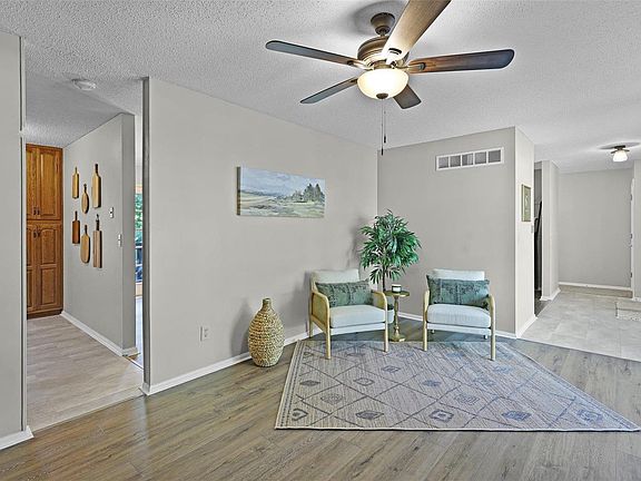 4th image of 12702 Meadowdale Dr