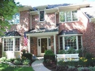 1309 Hawkins Ct, St Charles, IL 60174