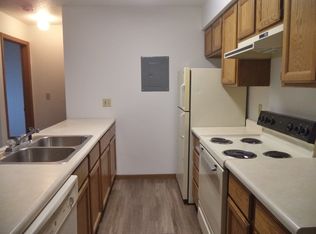 615 Highway 1 W APT 2, Iowa City, IA 52246