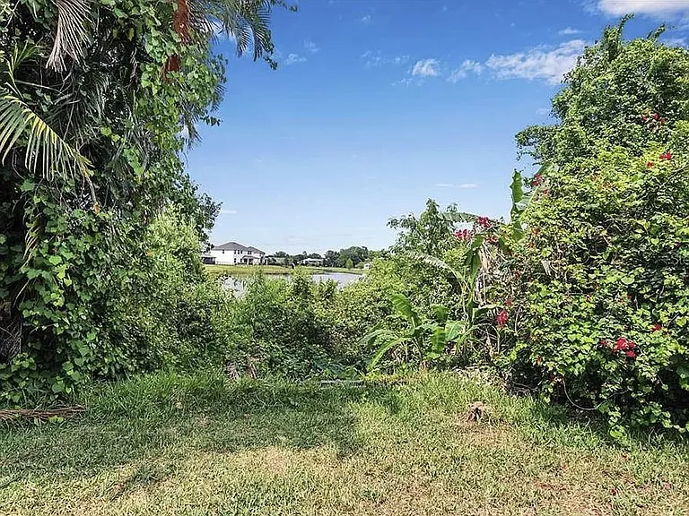 5377 Vineland Rd — Photo 26