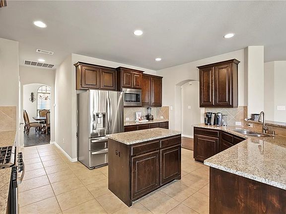 5th image of 2500 Lincolnshire Ln