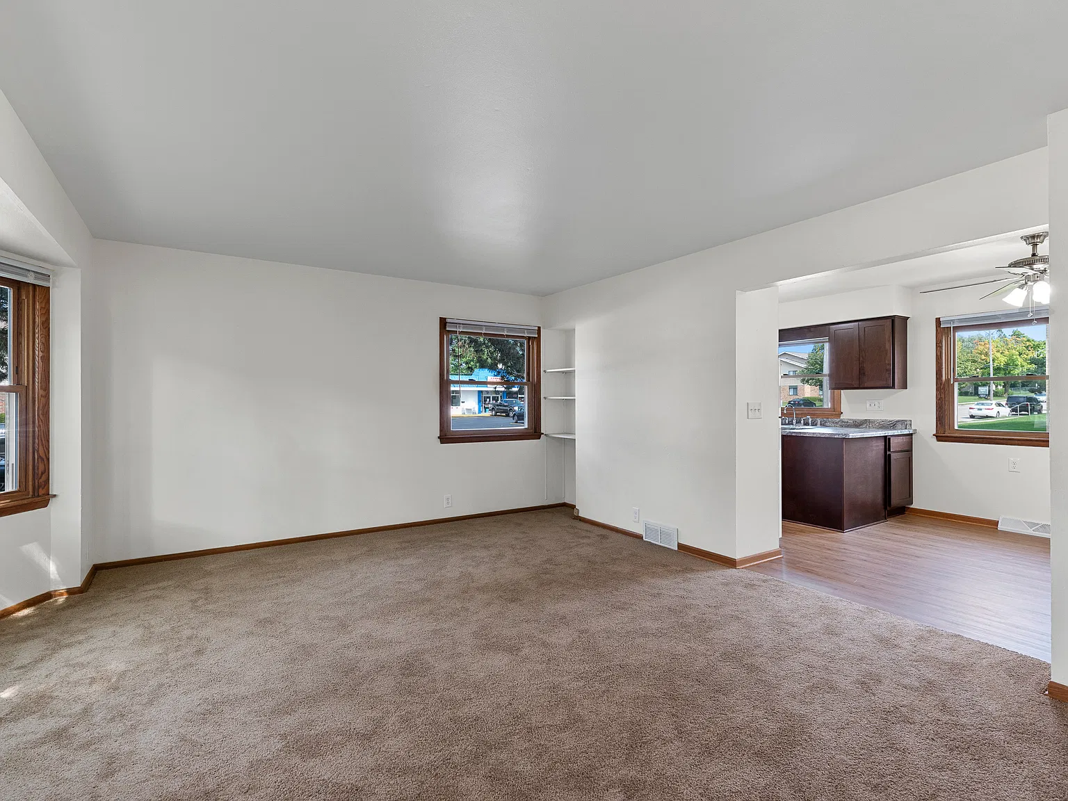 3 bed, 1.5 bath, 1200 sqft, $1,650 — Photo 2