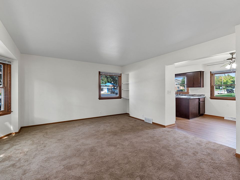 1st image of 2812 E Allison Ave