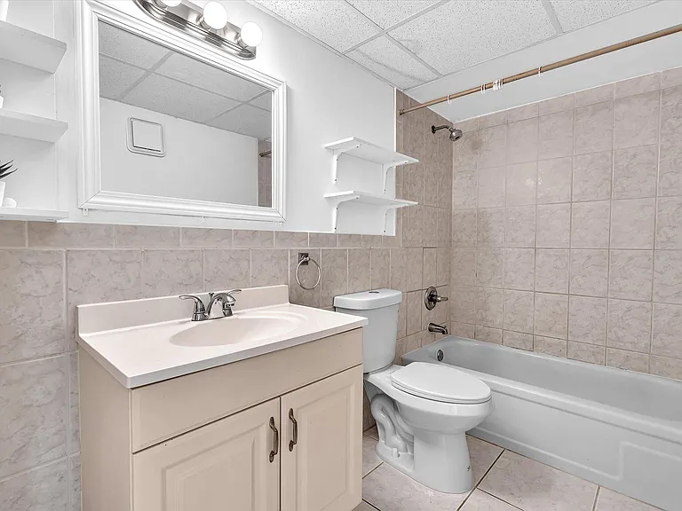 220 Lakeview Dr #210 — Photo 40