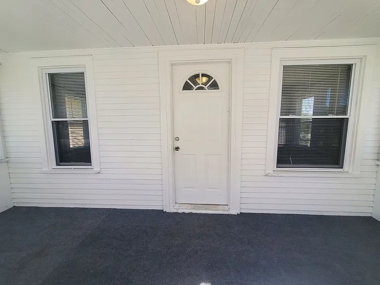 150 E Douglas Ave — Photo 27