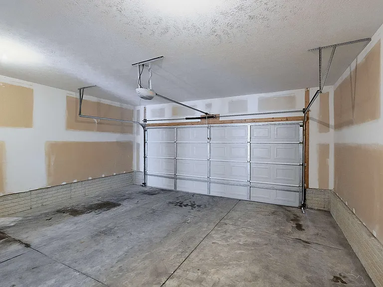 8815 Venice Ln — Photo 49