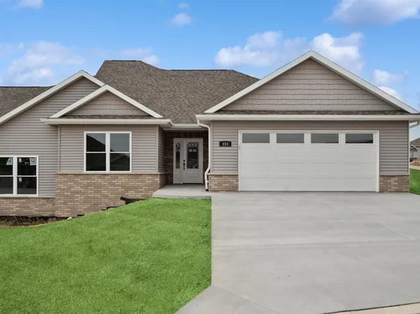 253 Angela Jean Cir, Peosta, IA 52068