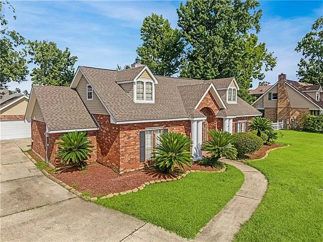 4 bed, 3.0 bath, 2839 sqft, $2,700 — Photo 3